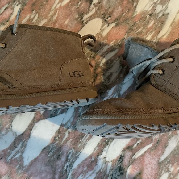 UGGS - Picture 5 of 16